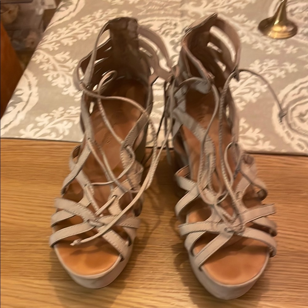Womens Lace-Up Strappy Platform Sandals in Taupe